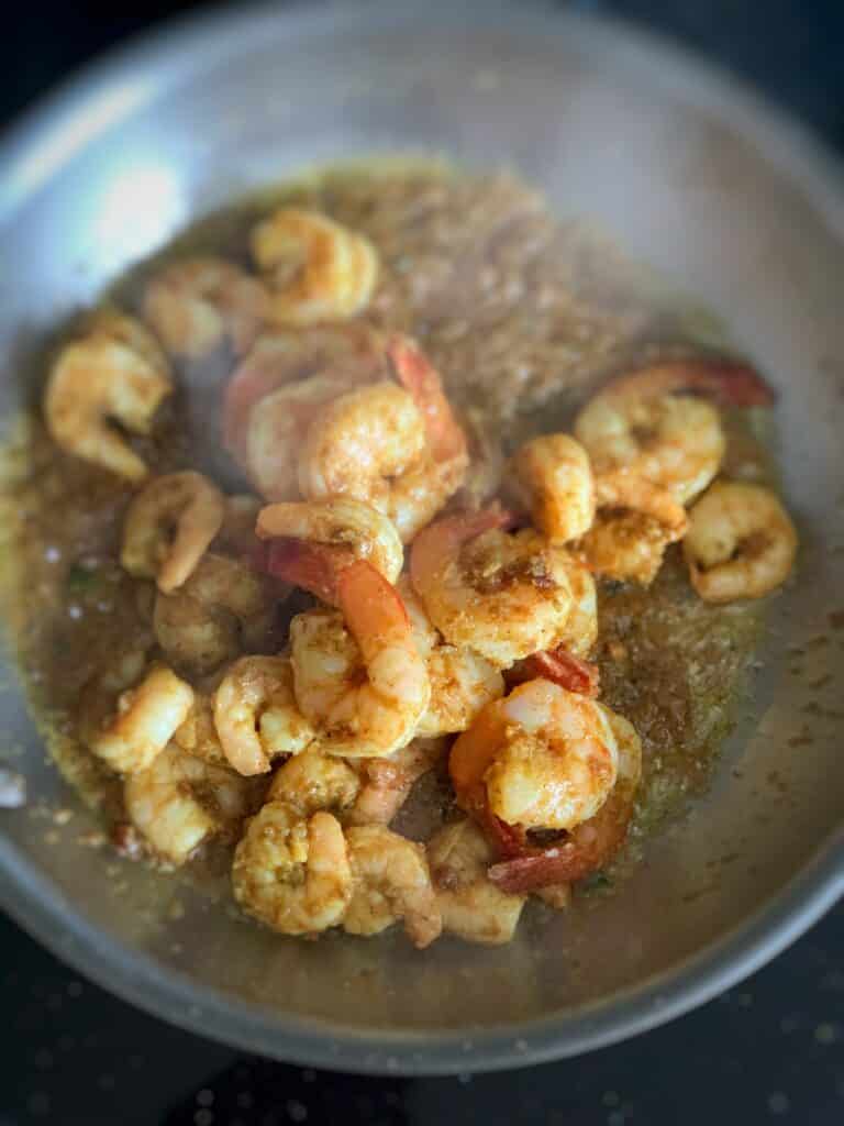 Shrimp curry in a frying pan