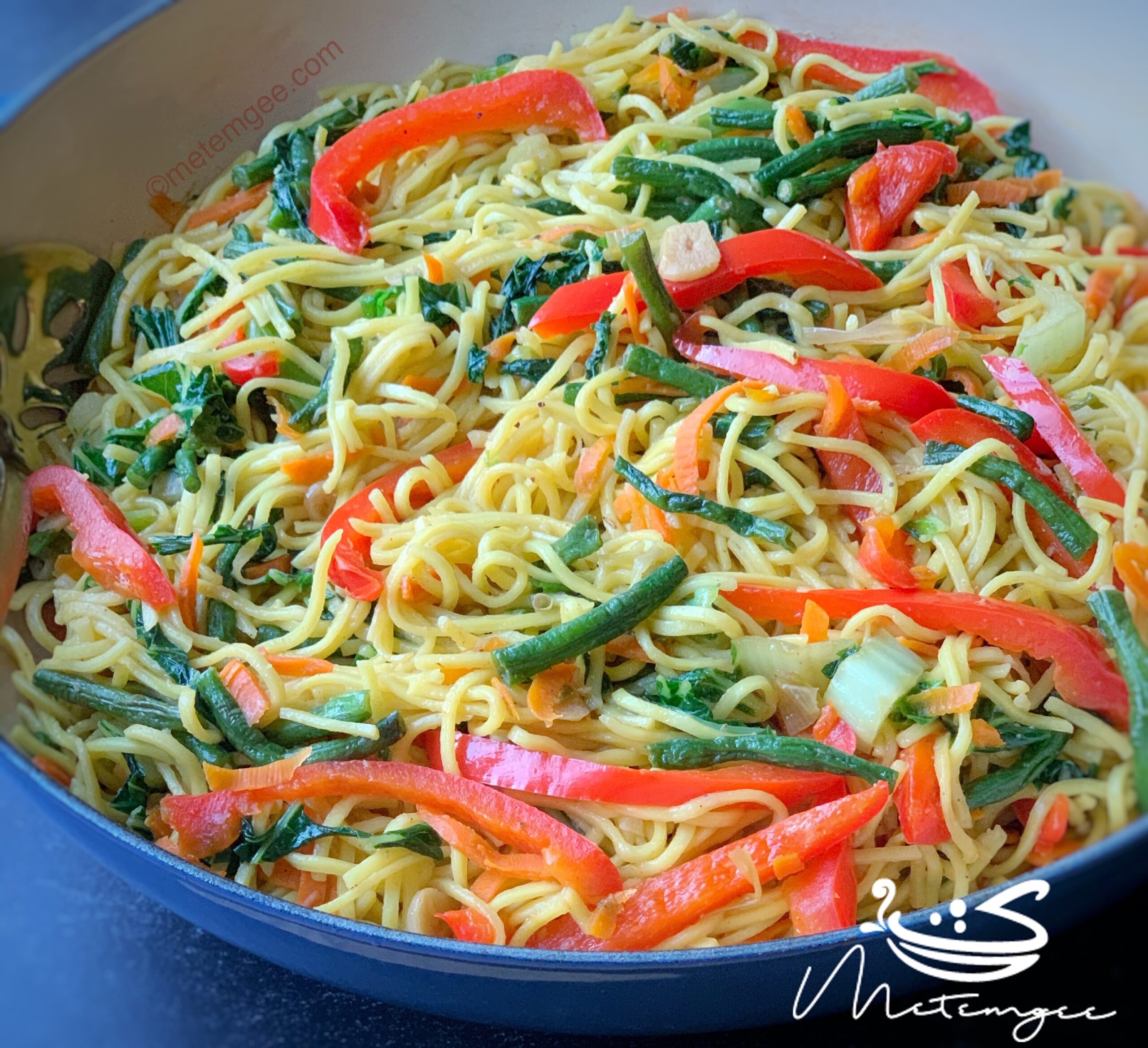 close up view of veggie chow mein in a pan