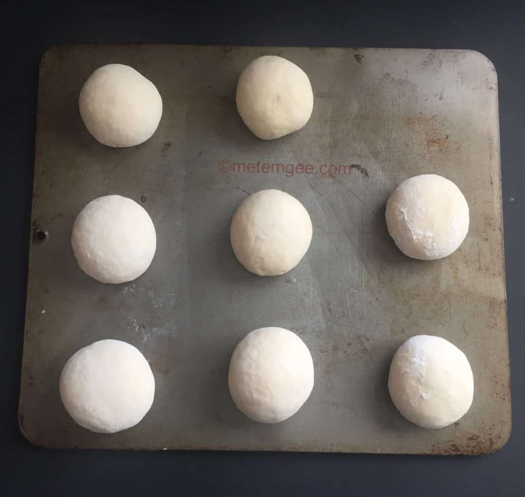 tennis rolls dough rolled into 6 individual balls