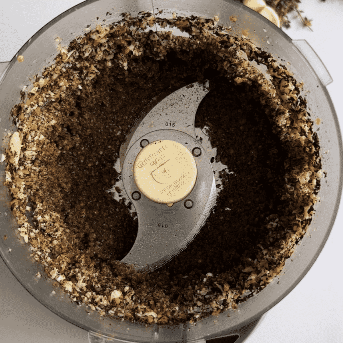 Blended seasoning in a food processor for garlic pork