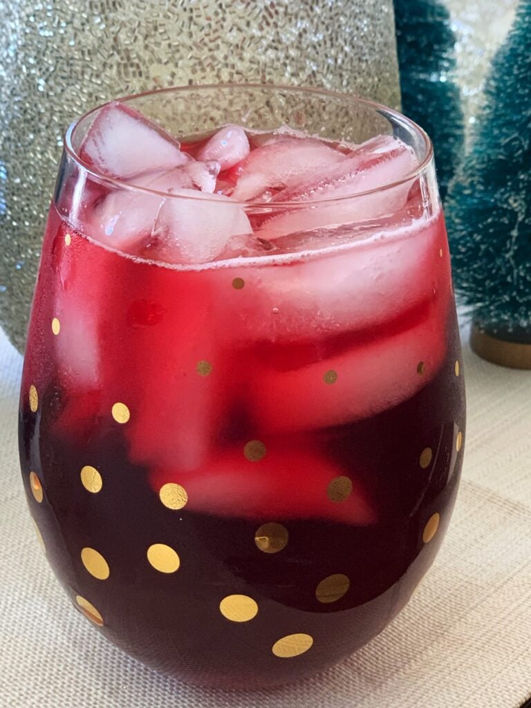 Tall glass with polka dots filled with sorrel and ice cubes