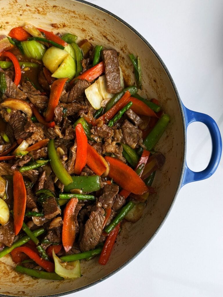 Steak stir fry in a pan