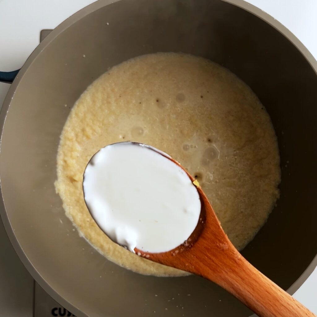 Adding coconut cream to farine grits